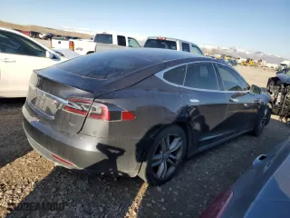 2016 Tesla Model S 90D with VIN 5YJSA1E24GF123270, listed as a Copart auction lot 43475645 with 0 mi miles and Salvage Title. Bid and sale history available at carsss.com. Image 3.