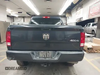 2018 Ram 1500 Express z VIN 1C6RR7FG3JS345868, wystawiony jako IAAI lot #41776664 z przebiegiem 57 913 mil mil oraz . Historia ofert i sprzedaży dostępna na DreamBid. Obrazek 17.