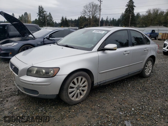 2004 Volvo S40 z VIN YV1MS382242015462, wystawiony jako Copart lot #80990264 z przebiegiem 193 137 mil mil oraz Czysty tytuł • Clean title. Historia ofert i sprzedaży dostępna na DreamBid. Obrazek 1.