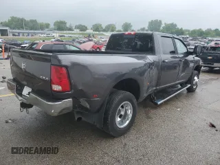 2018 Ram 3500 Big Horn z VIN 3C63RRHL0JG199965, wystawiony jako Copart lot #59881035 z przebiegiem 108 305 mil mil oraz Czysty tytuł • Clean title. Historia ofert i sprzedaży dostępna na DreamBid. Obrazek 3.