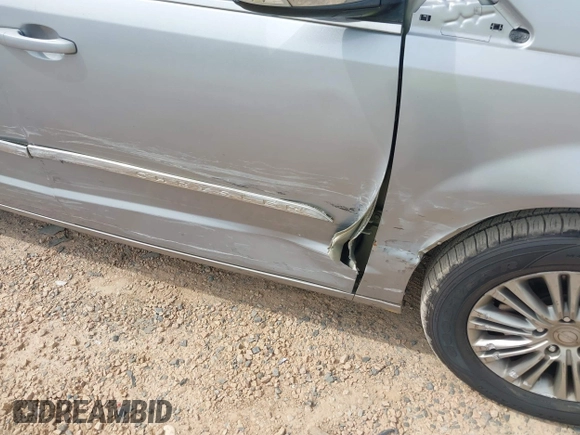 2014 Chrysler Town & Country Touring L with VIN 2C4RC1CG9ER376058, listed as a IAAI auction lot 42099348 with 186,226 mi miles and . Bid and sale history available at DreamBid. Image 6.