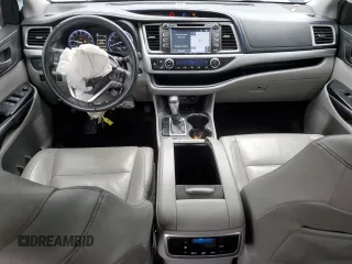 2019 Toyota Highlander SE z VIN 5TDJZRFH8KS613995, wystawiony jako Copart lot #57644135 z przebiegiem 110 326 mil mil oraz Szkoda całkowita • Salvage title. Historia ofert i sprzedaży dostępna na DreamBid. Obrazek 8.