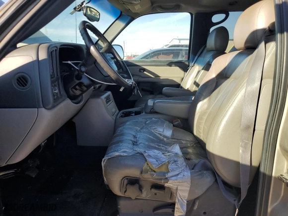 2000 Chevrolet Suburban LS with VIN 3GNEC16T3YG132821, listed as a Copart auction lot 87255784 with 236,048 mi miles and Clean Title. Bid and sale history available at carsss.com. Image 7.