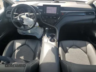 2022 Toyota Camry SE z VIN 4T1G11AK8NU709417, wystawiony jako Copart lot #57153185 z przebiegiem 20 314 mil mil oraz Szkoda całkowita • Salvage title. Historia ofert i sprzedaży dostępna na DreamBid. Obrazek 8.