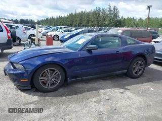 2012 Ford Mustang Premium z VIN 1ZVBP8AM6C5286607, wystawiony jako IAAI lot #42305725 z przebiegiem 137 065 mil mil oraz . Historia ofert i sprzedaży dostępna na DreamBid. Obrazek 15.