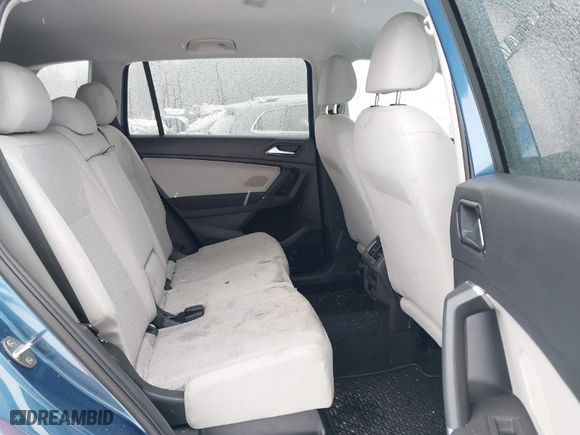 2018 Volkswagen Tiguan S with VIN 3VV0B7AX8JM081263, listed as a IAAI auction lot 41245308 with 58,778 mi miles. Bid and sale history available at carsss.com. Image 8.