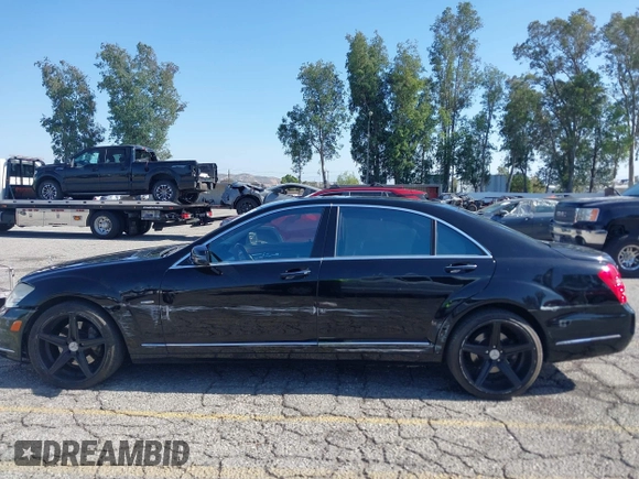 2012 Mercedes-Benz S 550 z VIN WDDNG7DB1CA479328, wystawiony jako IAAI lot #42271450 z przebiegiem Nie podano mil oraz . Historia ofert i sprzedaży dostępna na DreamBid. Obrazek 14.