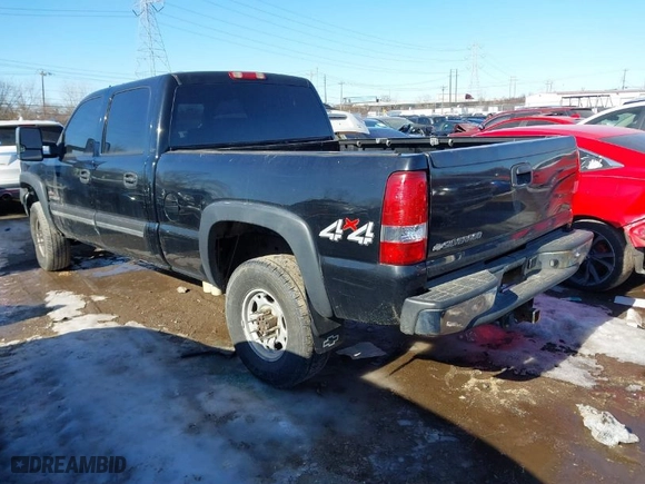 2006 Chevrolet Silverado 2500HD Work Truck with VIN 1GCHK23296F110752, listed as a IAAI auction lot 41420825 with 224,625 mi miles. Bid and sale history available at carsss.com. Image 3.