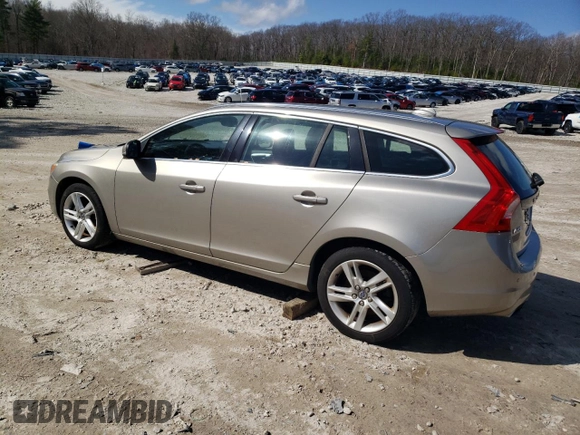 2015 Volvo V60 T5 Drive-E Premier z VIN YV140MEK7F1260797, wystawiony jako Copart lot #50122405 z przebiegiem 179 471 mil mil oraz Czysty tytuł • Clean title. Historia ofert i sprzedaży dostępna na DreamBid. Obrazek 2.