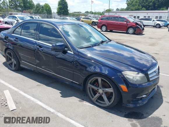 2011 Mercedes-Benz C 300 Sport z VIN WDDGF8BB9BR148713, wystawiony jako IAAI lot #40052909 z przebiegiem 138 888 mil mil oraz . Historia ofert i sprzedaży dostępna na DreamBid. Obrazek 1.