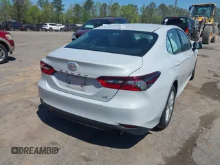 2023 Toyota Camry LE z VIN 4T1C11AK9PU142300, wystawiony jako IAAI lot #42063540 z przebiegiem 34 048 mil mil oraz . Historia ofert i sprzedaży dostępna na DreamBid. Obrazek 4.