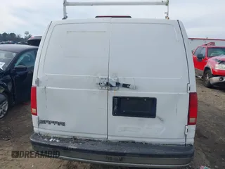 1998 GMC Safari Cargo with VIN 1GTDM19W5WB533168, listed as a IAAI auction lot 41402938 with 239,070 mi miles. Bid and sale history available at carsss.com. Image 16.
