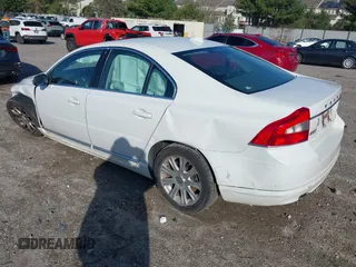 2010 Volvo S80 I6 with VIN YV1960AS0A1127147, listed as a IAAI auction lot 41932324 with 209,194 mi miles. Bid and sale history available at carsss.com. Image 3.