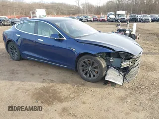 2018 Tesla Model S 75D z VIN 5YJSA1E28JF296944, wystawiony jako IAAI lot #41298541 z przebiegiem 29 828 mil mil oraz . Historia ofert i sprzedaży dostępna na DreamBid. Obrazek 1.