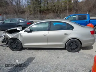 2014 Volkswagen Jetta Sedan SE w/Connectivity with VIN 3VWD07AJ9EM248024, listed as a IAAI auction lot 41621186 with 130,886 mi miles. Bid and sale history available at carsss.com. Image 14.