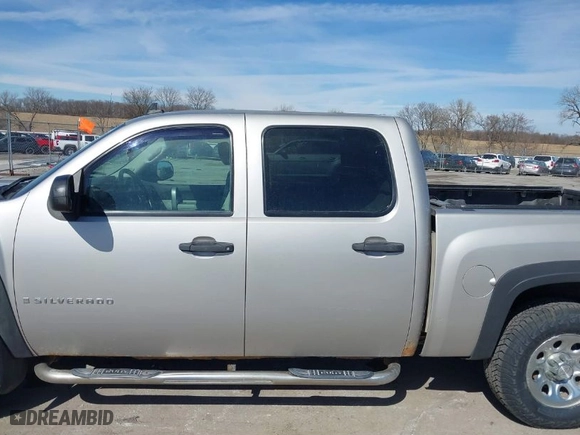 2007 Chevrolet Silverado 1500 LT w/2LT with VIN 2GCEK133371710617, listed as a IAAI auction lot 41846794 with NaN miles. Bid and sale history available at carsss.com. Image 14.