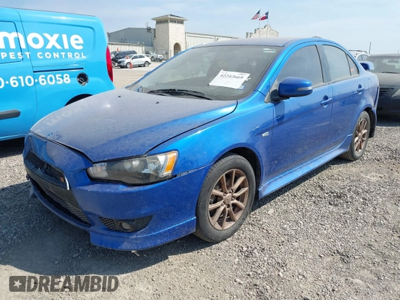 2015 Mitsubishi Lancer ES z VIN JA32U2FU8FU017468, wystawiony jako IAAI lot #42242669 z przebiegiem 135 928 mil mil oraz . Historia ofert i sprzedaży dostępna na DreamBid. Obrazek 2.