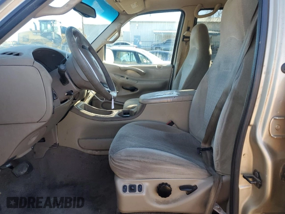 2000 Ford Expedition XLT with VIN 1FMRU15LXYLB33052, listed as a Copart auction lot 43271215 with 199,675 mi miles and Salvage Title. Bid and sale history available at carsss.com. Image 7.