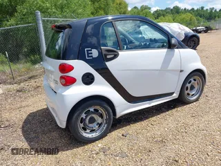2016 Smart fortwo Passion with VIN WMEEJ9AA5GK842721, listed as a IAAI auction lot 41694475 with Not Provided miles and . Bid and sale history available at DreamBid. Image 4.