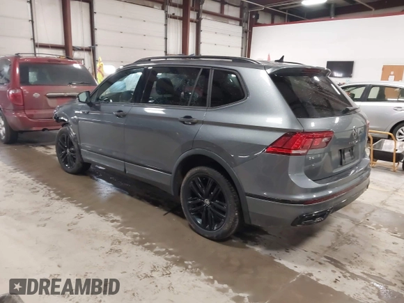 2022 Volkswagen Tiguan SE R-Line Black with VIN 3VV8B7AX9NM103988, listed as a IAAI auction lot 41908814 with 43,671 mi miles and . Bid and sale history available at DreamBid. Image 3.