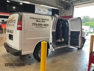 2020 Chevrolet Express Cargo z VIN 1GCWGAFG9L1253235, wystawiony jako IAAI lot #42580142 z przebiegiem 77 857 mil mil oraz . Historia ofert i sprzedaży dostępna na DreamBid. Obrazek 29.