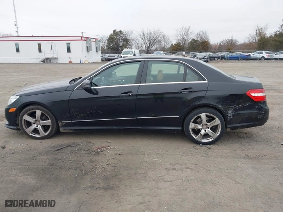 2013 Mercedes-Benz E-Class E 350 Luxury with VIN WDDHF8JB1DA738136, listed as a IAAI auction lot 41774836 with 181,846 mi miles. Bid and sale history available at carsss.com. Image 15.