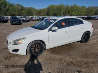 2012 Volvo S60 T6 z VIN YV1902FH8C2052981, wystawiony jako Copart lot #52017435 z przebiegiem 181 454 mil mil oraz Czysty tytuł • Clean title. Historia ofert i sprzedaży dostępna na DreamBid. Obrazek 1.
