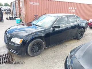 2014 Chrysler 300 z VIN 2C3CCAAG6EH220935, wystawiony jako IAAI lot #42216498 z przebiegiem 153 539 mil mil oraz . Historia ofert i sprzedaży dostępna na DreamBid. Obrazek 17.