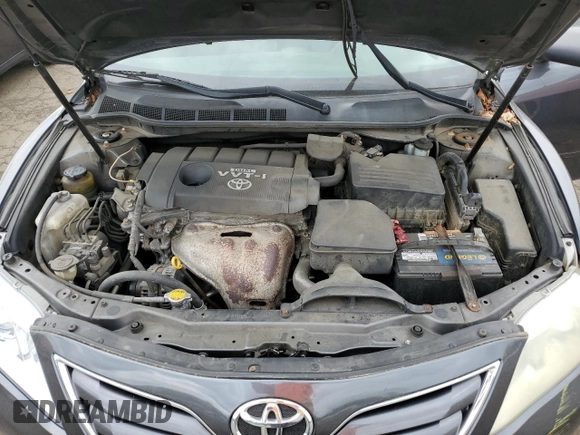 2010 Toyota Camry z VIN 4T1BF3EKXAU046704, wystawiony jako Copart lot #56653825 z przebiegiem 192 691 mil mil oraz Szkoda całkowita • Salvage title. Historia ofert i sprzedaży dostępna na DreamBid. Obrazek 11.