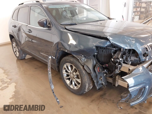 2020 Jeep Cherokee Latitude Plus with VIN 1C4PJLLB8LD561134, listed as a IAAI auction lot 41575062 with 30,780 mi miles. Bid and sale history available at carsss.com. Image 17.