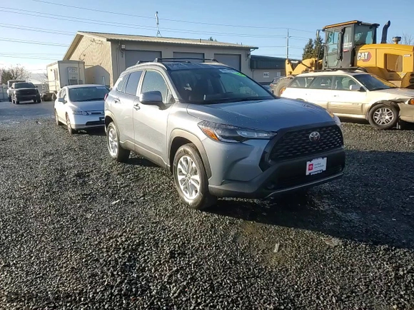 2022 Toyota Corolla Cross LE with VIN 7MUBAABG8NV027298, listed as a Copart auction lot 85073794 with 6,388 mi miles and Salvage Title. Bid and sale history available at carsss.com. Image 12.