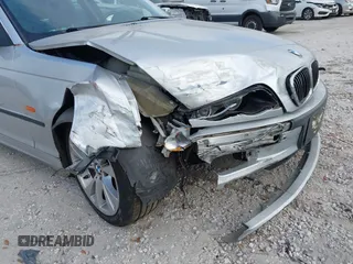 2001 BMW 3 Series 330i with VIN WBAAV53471F167498, listed as a IAAI auction lot 41586979 with 171,825 mi miles. Bid and sale history available at carsss.com. Image 6.