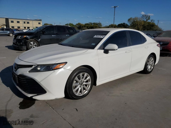 2018 Toyota Camry LE with VIN 4T1B11HK9JU500889, listed as a Copart auction lot 76441014 with 260,501 mi miles and Clean Title. Bid and sale history available at carsss.com. Image 1.