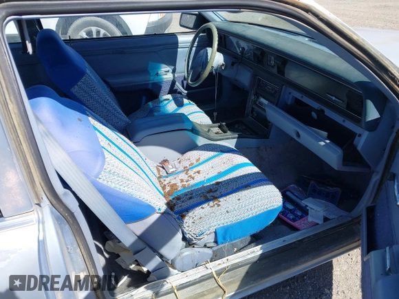 1984 Ford Thunderbird z VIN 1FABP4632EH220641, wystawiony jako IAAI lot #42325000 z przebiegiem 6094 mil mil oraz . Historia ofert i sprzedaży dostępna na DreamBid. Obrazek 5.