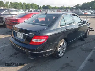 2010 Mercedes-Benz C 300 Sport z VIN WDDGF8BB7AR125591, wystawiony jako IAAI lot #39510228 z przebiegiem 171 106 mil mil oraz . Historia ofert i sprzedaży dostępna na DreamBid. Obrazek 4.