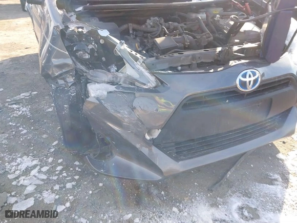 2015 Toyota Prius c One with VIN JTDKDTB36F1113749, listed as a IAAI auction lot 41366238 with 121,610 mi miles. Bid and sale history available at carsss.com. Image 6.