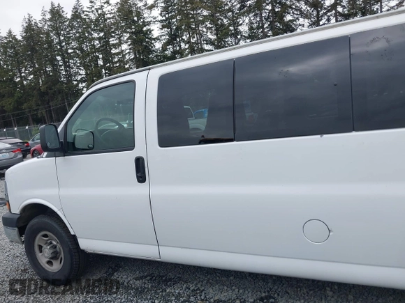 2007 Chevrolet Express Passenger z VIN 1GAHG39U671193189, wystawiony jako IAAI lot #42245925 z przebiegiem 234 555 mil mil oraz . Historia ofert i sprzedaży dostępna na DreamBid. Obrazek 14.