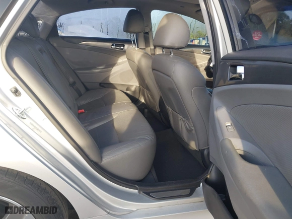 2015 Hyundai Sonata Hybrid Limited with VIN KMHEC4A44FA119321, listed as a IAAI auction lot 41517009 with 126,284 mi miles. Bid and sale history available at carsss.com. Image 8.