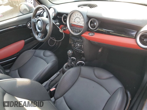 2013 MINI Convertible S z VIN WMWZP3C52DT705587, wystawiony jako Copart lot #44391775 z przebiegiem 83 506 mil mil oraz Szkoda całkowita • Salvage title. Historia ofert i sprzedaży dostępna na DreamBid. Obrazek 8.