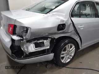 2007 Volkswagen Jetta 2.5 с VIN 3VWDF71K47M018384, выставлен на аукционе IAAI как лот 41400272 с пробегом 103 582 миль миль и . История ставок и продаж доступна на DreamBid. Изображение 6.