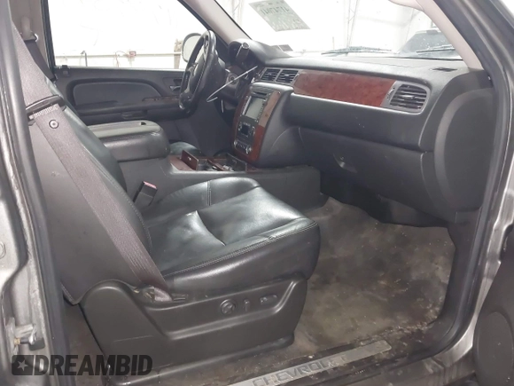 2009 Chevrolet Tahoe LTZ with VIN 1GNFK33049R143390, listed as a IAAI auction lot 41747041 with 209,492 mi miles and . Bid and sale history available at DreamBid. Image 5.
