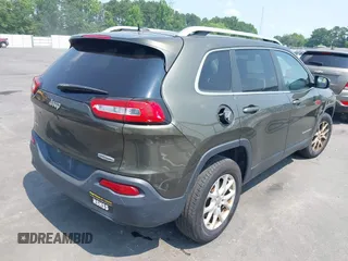 2015 Jeep Cherokee Latitude z VIN 1C4PJMCS9FW551694, wystawiony jako IAAI lot #42424992 z przebiegiem 125 852 mil mil oraz . Historia ofert i sprzedaży dostępna na DreamBid. Obrazek 4.