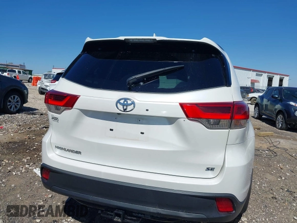 2018 Toyota Highlander SE with VIN 5TDKZRFH1JS288819, listed as a IAAI auction lot 42037923 with 88,273 mi miles and . Bid and sale history available at DreamBid. Image 17.