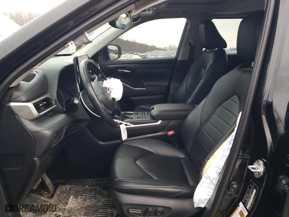 2020 Toyota Highlander XLE with VIN 5TDHZRBH1LS036538, listed as a Copart auction lot 46052625 with 117,597 mi miles and Salvage Title. Bid and sale history available at carsss.com. Image 7.