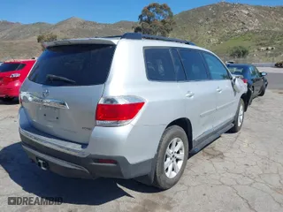 2011 Toyota Highlander with VIN 5TDBK3EH2BS060560, listed as a IAAI auction lot 41713322 with 143,122 mi miles. Bid and sale history available at carsss.com. Image 4.