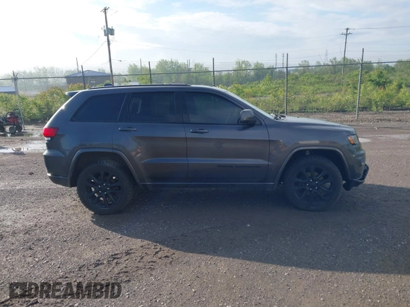 2017 Jeep Grand Cherokee Laredo z VIN 1C4RJFAG1HC744669, wystawiony jako IAAI lot #42269885 z przebiegiem 123 271 mil mil oraz . Historia ofert i sprzedaży dostępna na DreamBid. Obrazek 13.