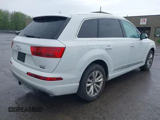 2017 Audi Q7 Premium Plus with VIN WA1LAAF78HD033170, listed as a IAAI auction lot 42212382 with 101,904 mi miles. Bid and sale history available at carsss.com. Image 4.