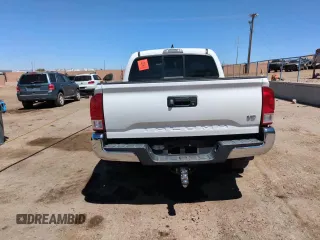 2017 Toyota Tacoma SR5 z VIN 5TFAZ5CN5HX048708, wystawiony jako Copart lot #53750475 z przebiegiem 104 861 mil mil oraz Szkody całkowita. Historia ofert i sprzedaży dostępna na DreamBid. Obrazek 13.