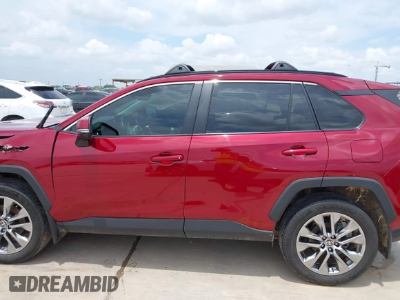 2022 Toyota RAV4 XLE Premium z VIN 2T3C1RFV3NW226182, wystawiony jako IAAI lot #42405020 z przebiegiem 31 813 mil mil oraz . Historia ofert i sprzedaży dostępna na DreamBid. Obrazek 15.