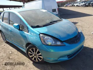 2013 Honda Fit Sport z VIN JHMGE8H54DC018244, wystawiony jako IAAI lot #41690114 z przebiegiem 80 321 mil mil oraz . Historia ofert i sprzedaży dostępna na DreamBid. Obrazek 1.